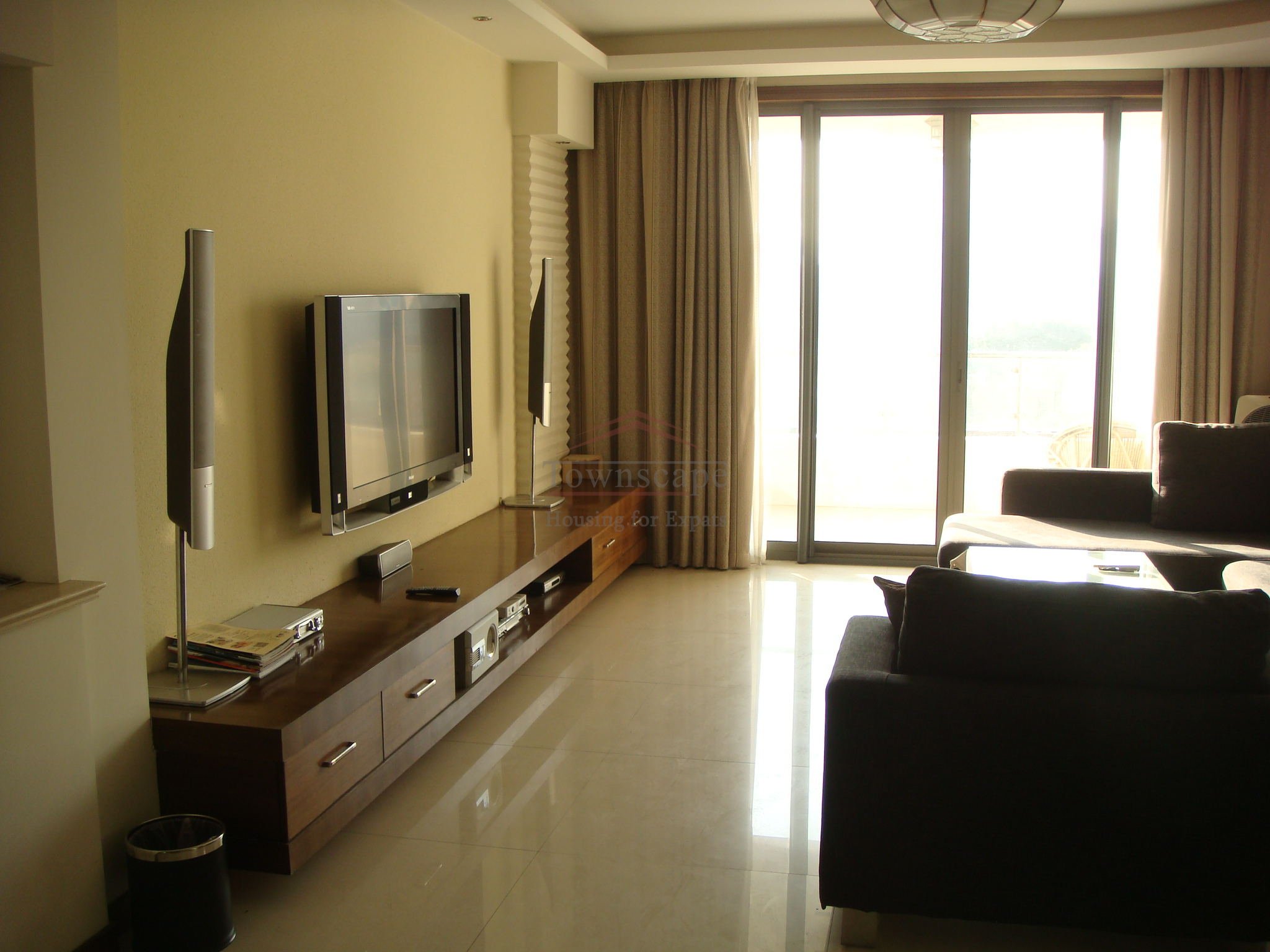 Moving to Shanghai Fantastic Central 3BR apartment at Nanjing road