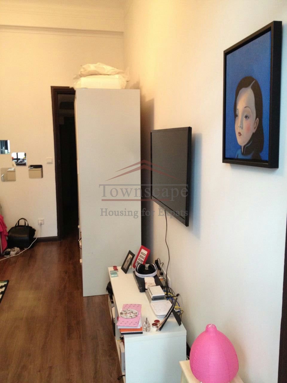 Rent apartment in Shanghai Beautiful 1 BR in former colonial area line 2 Jing An