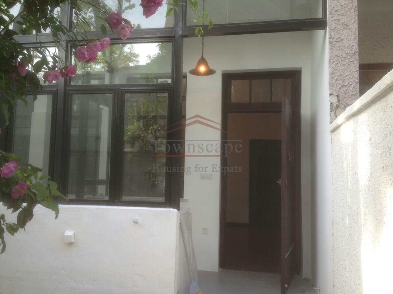 housing Shanghai Beautiful 1 BR in former colonial area line 2 Jing An
