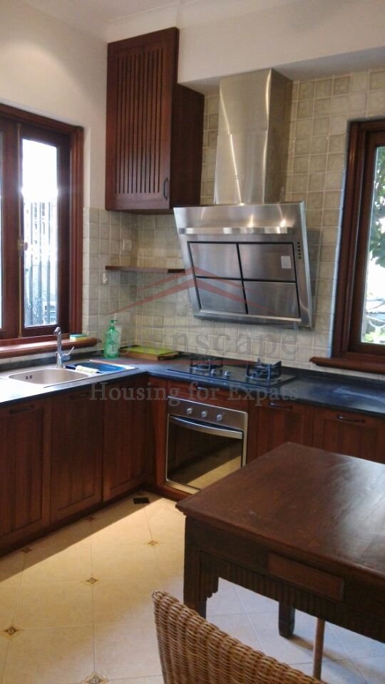 Rent Shanghai Charming 2 BR lane property in French Concession Line 1 Hengshan