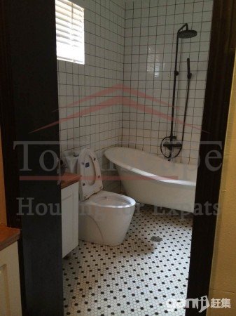 expat housing Shanghai Stylish 2 BR Lane house Central Shanghai line 1/ 8