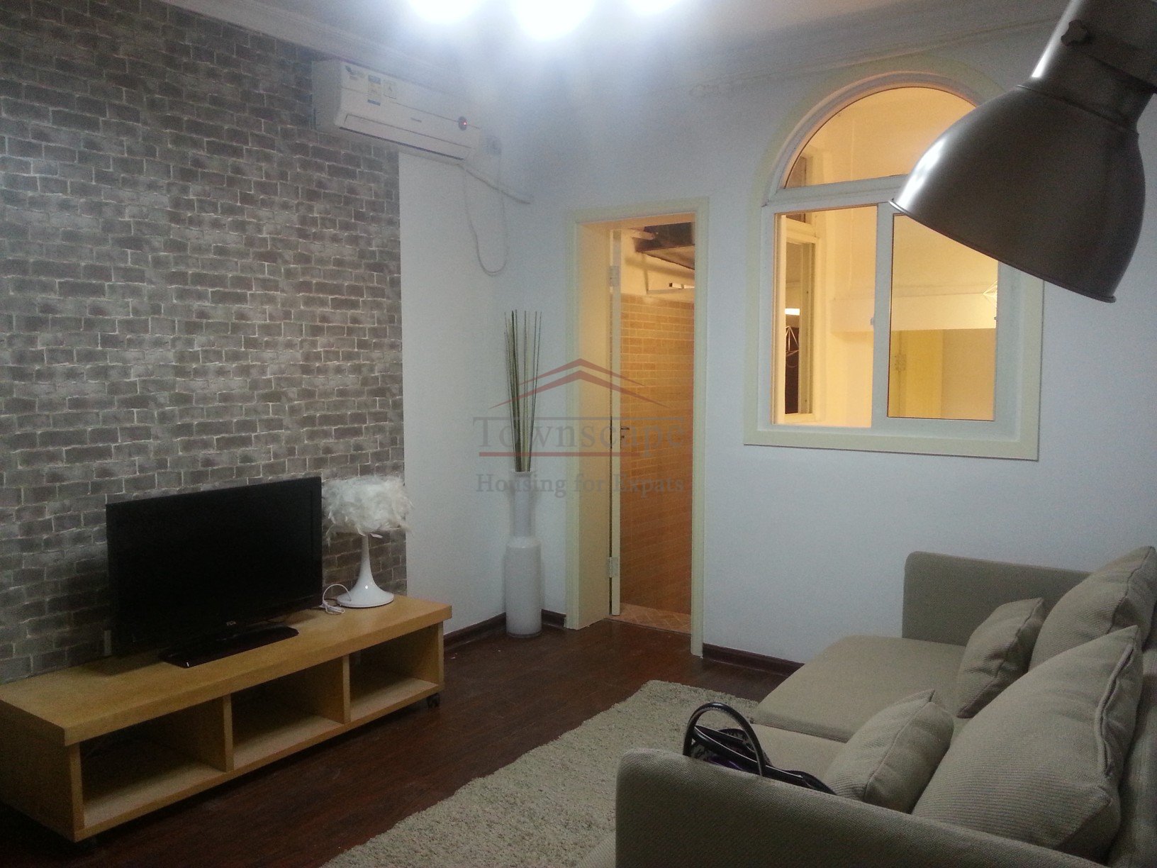 rent house in shanghai 1 Bedroom Lane House Apartment in great area line 1/10 Shanxi road