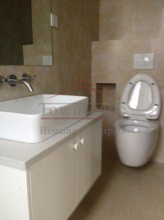 Expat housing Shanghai Renovated 2 BR Lane House Central Shanghai Shanxi road line 1/10