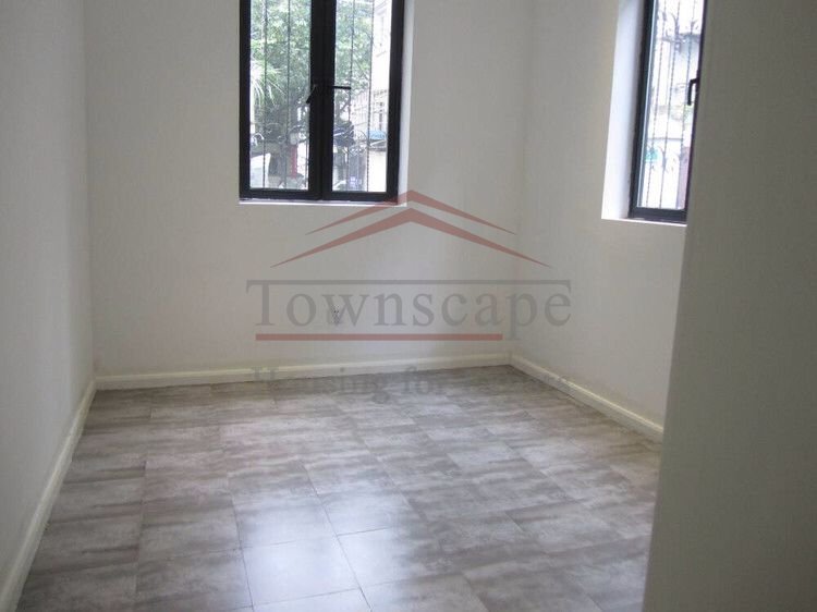 rent in shanghai Renovated 2 BR Lane House Central Shanghai Shanxi road line 1/10