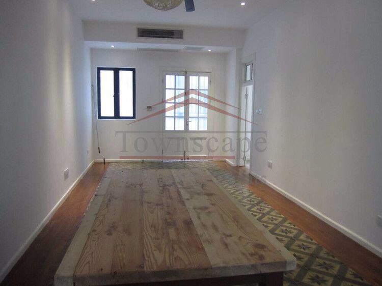 rent house in shanghai Renovated 2 BR Lane House Central Shanghai Shanxi road line 1/10