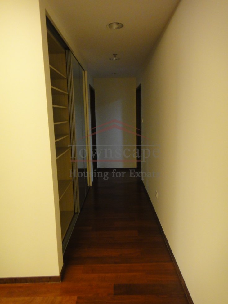 living in Shanghai Fantastic 4 bedroom Apartment beside Laoximen station line 8/10