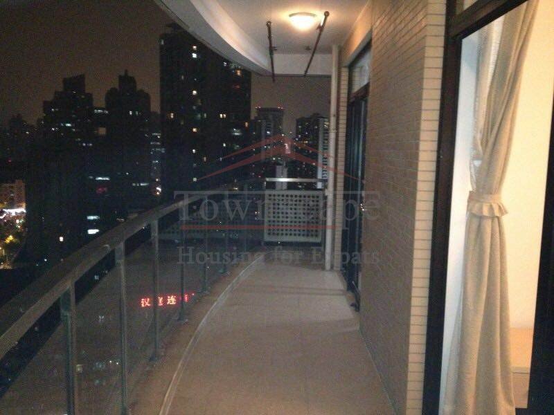 expat housing Shanghai Excellent well priced 2 bedroom apartment in Jing An line 2