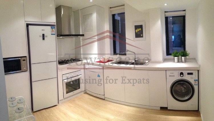 Rent Shanghai Beautiful bright 3 BR Apartment line 10/11 floor heating