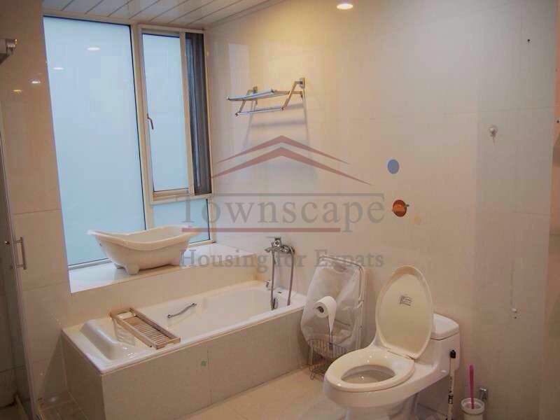 rent shanghai Bright and Spacious 3 BR apartment beside W. Nanjing Rd line 2