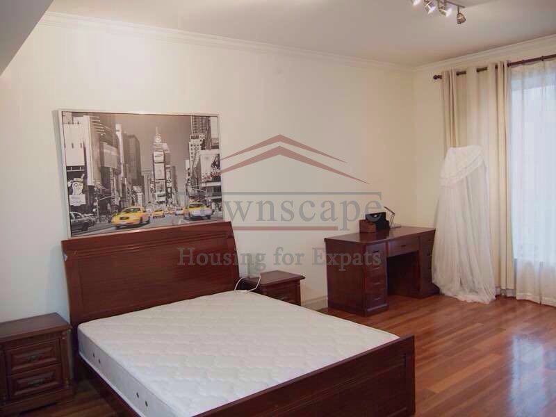 rent an apartment in Shanghai Bright and Spacious 3 BR apartment beside W. Nanjing Rd line 2