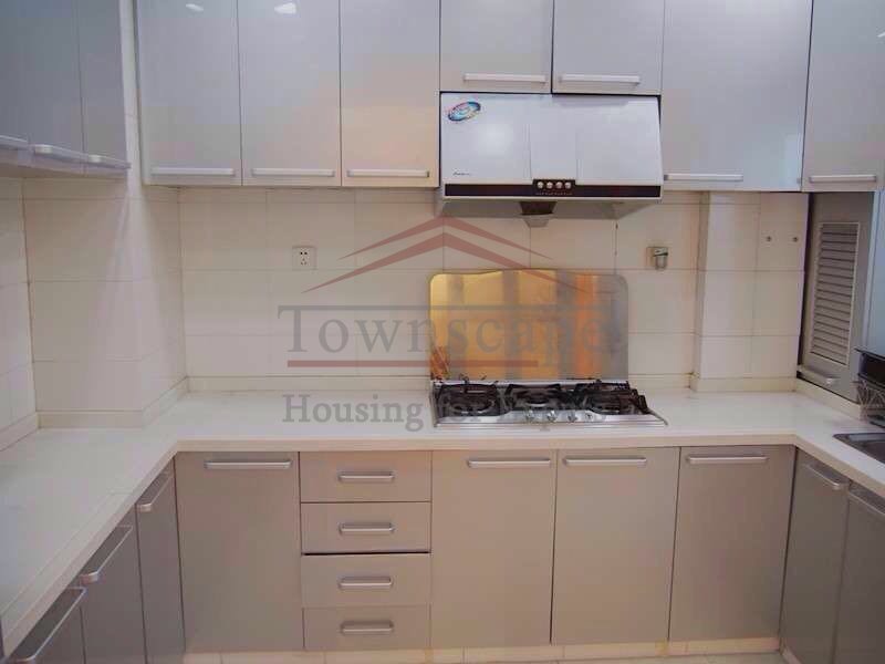 shanghai housing Bright and Spacious 3 BR apartment beside W. Nanjing Rd line 2