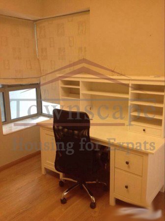 Rent in Shanghai Beautiful clean 3 BR apartment in Jing An beside line 7/2