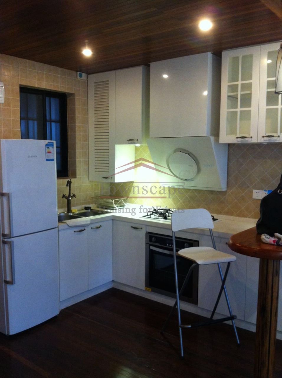 Rent Shanghai Stylish 1 BR Lane house in Former Colonial Shanghai L1/7/9