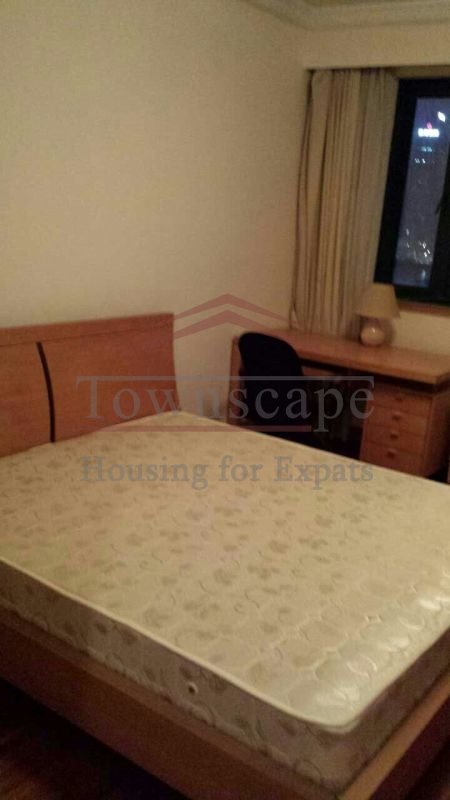 Shanghai rent Fantastic Pudong CBD 3 BR apartment Line 2