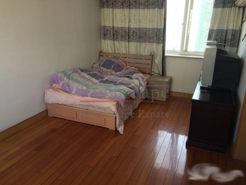 shanghai apartments Fantastic Value 3 BR apartment in Jing An Area Line 2/7