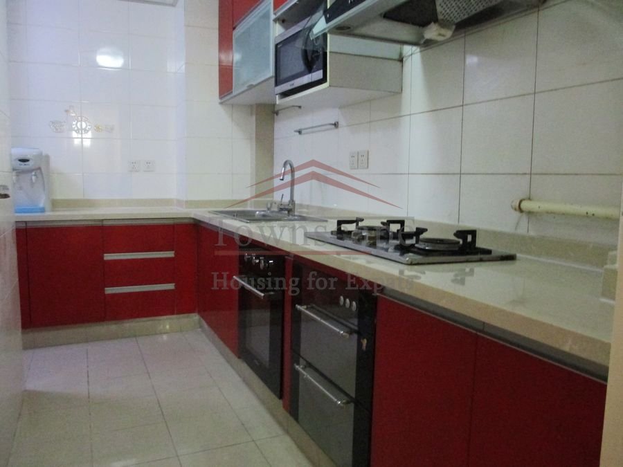 Rent apartment Shanghai Clean Modern 3 bedroom apartment Central Shanghai just off Nanjing rd
