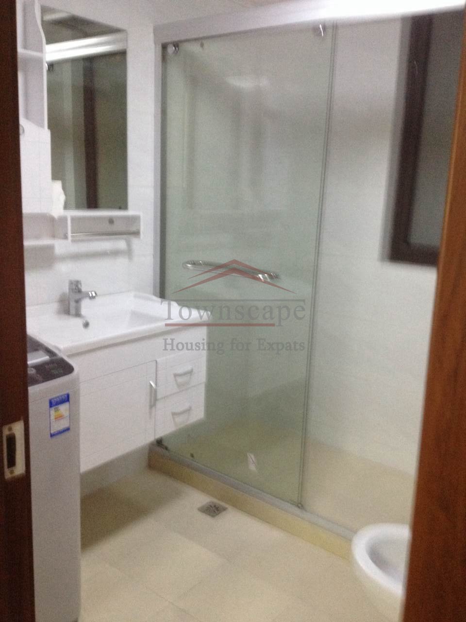 Shanghai Housing Excellent Value 2 Bedroom apartment at Nanpu bridge station L4