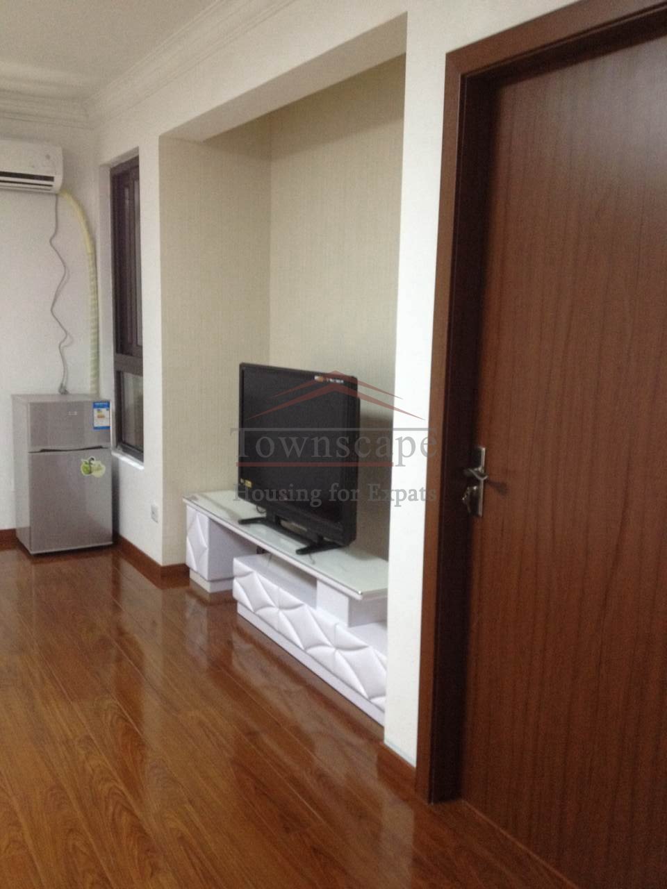 shanghai apartment for rent Excellent Value 2 Bedroom apartment at Nanpu bridge station L4