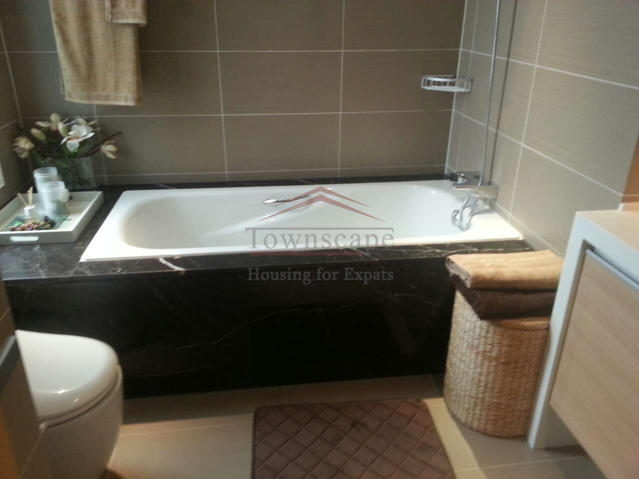 shanghai housing Beautiful new 2 BR in Gubei area new international schools