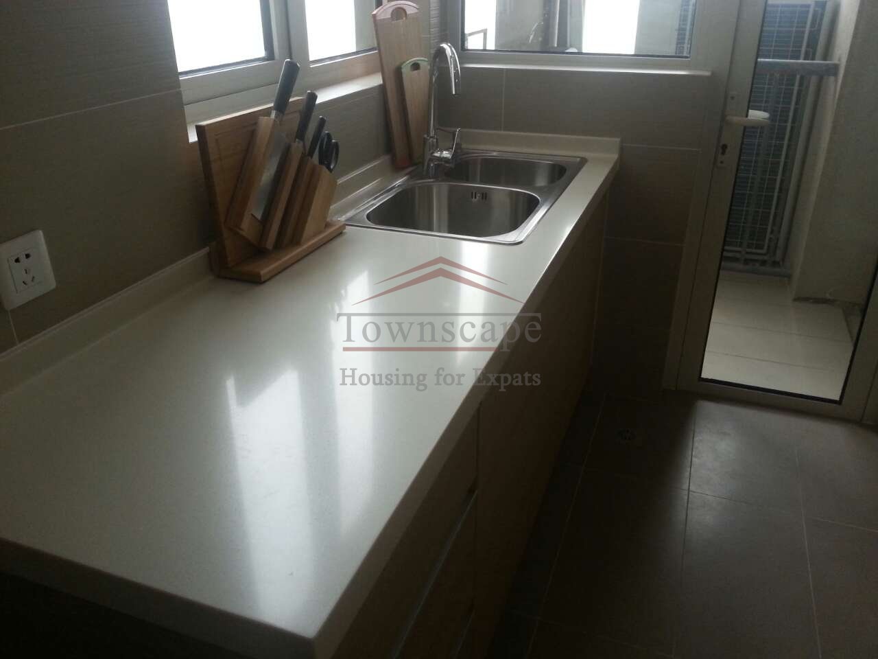 apartment rent shanghai Beautiful new 2 BR in Gubei area new international schools