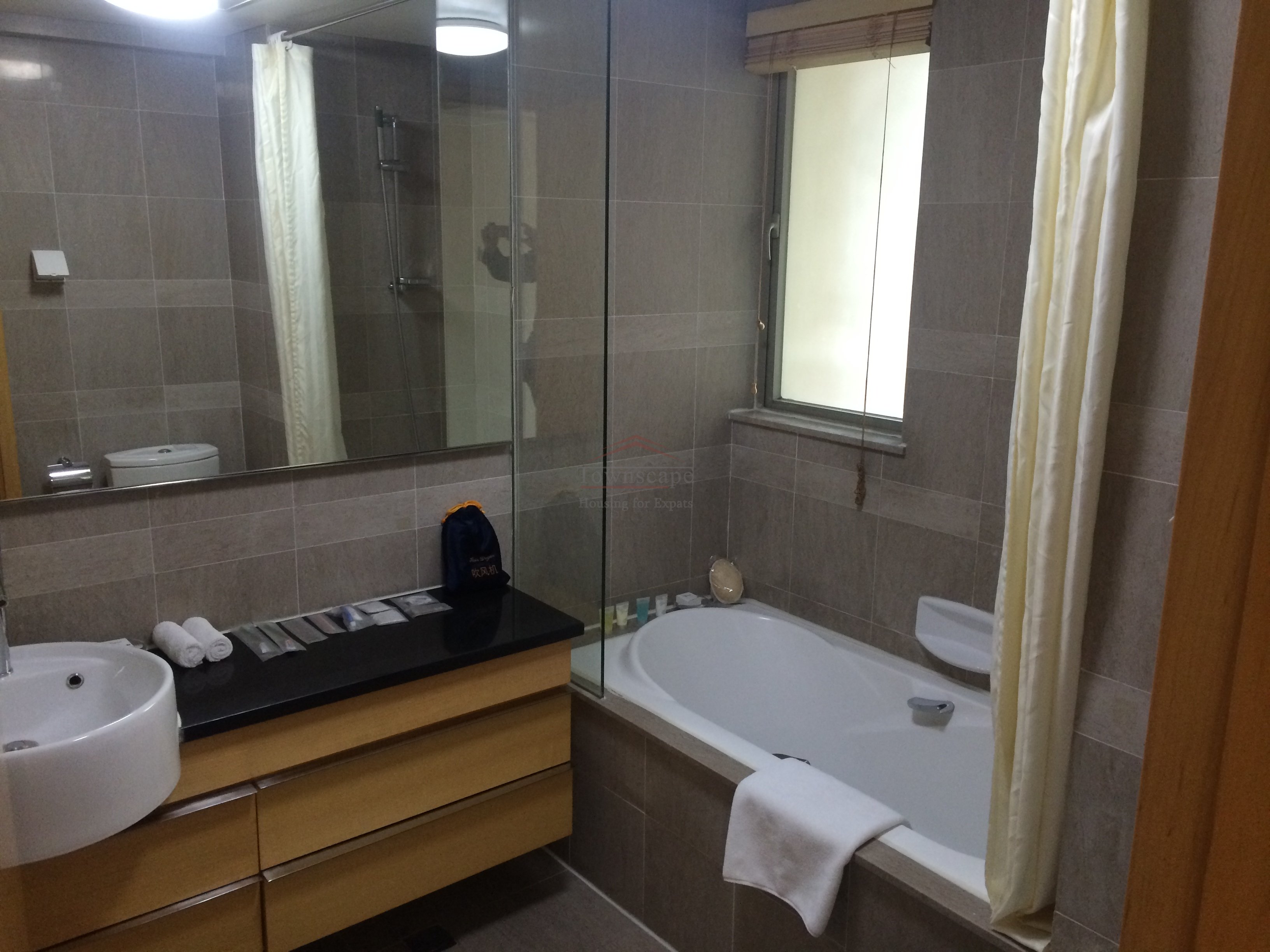 Rent property Shanghai Excellent value 3 Bed Apt. for rent in beside Jing An Line 2/7