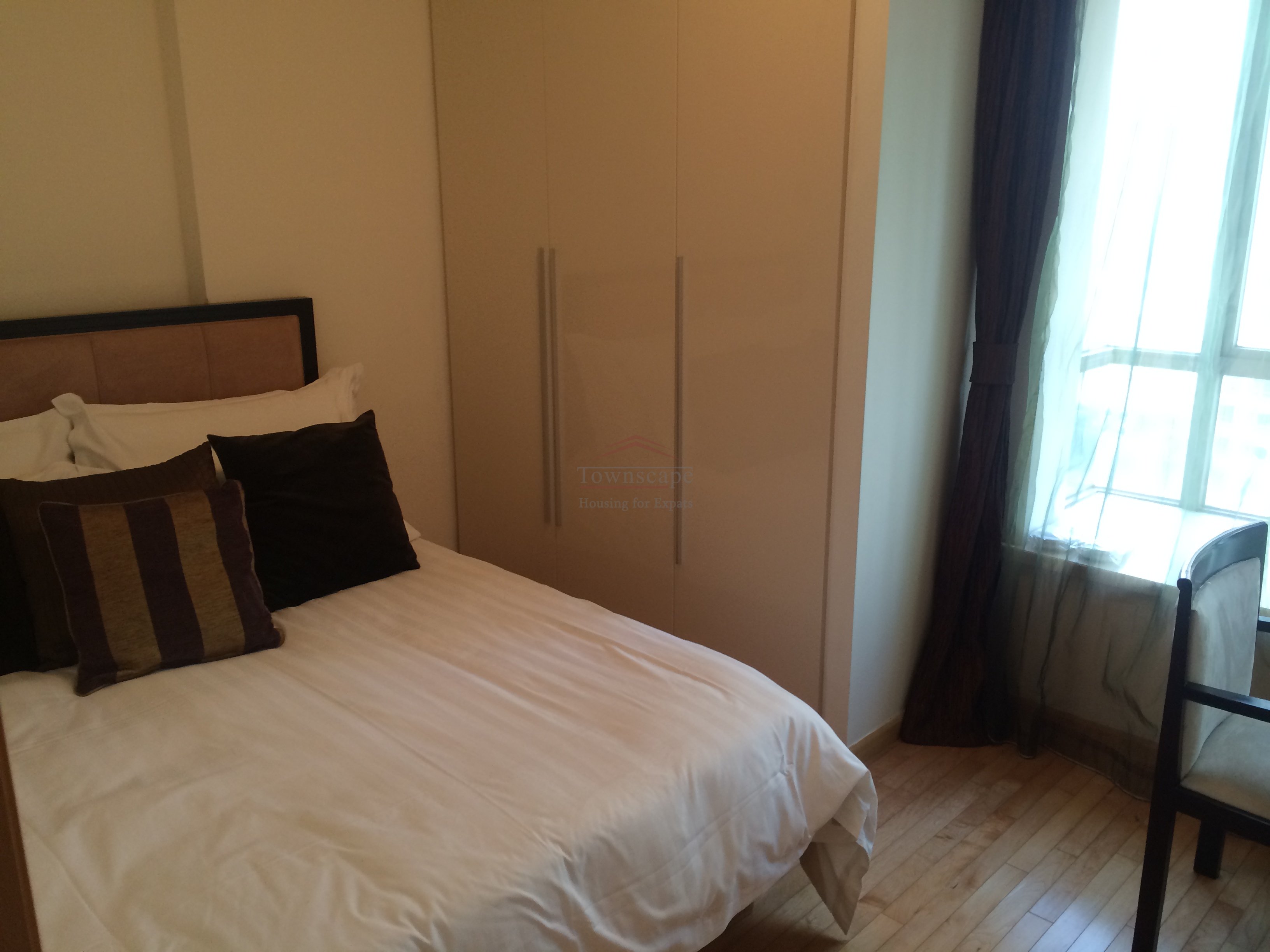 Shanghai rent house Excellent value 3 Bed Apt. for rent in beside Jing An Line 2/7