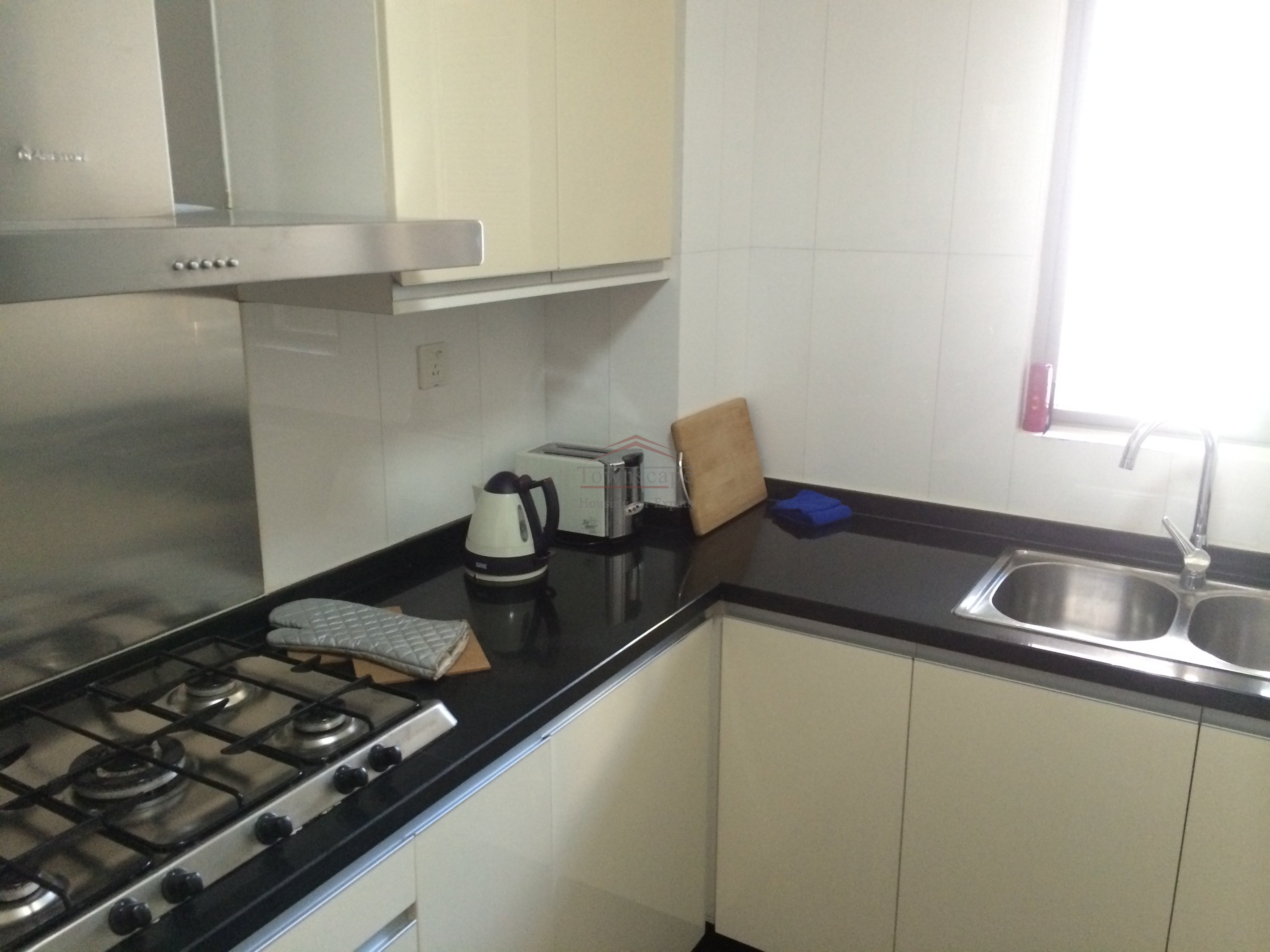 Apartment Shanghai Excellent value 3 Bed Apt. for rent in beside Jing An Line 2/7