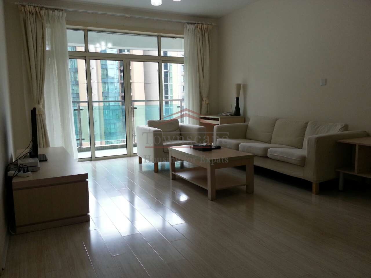 rent an apartment in Shanghai Spotless 2 bedroom apartment at West Nanjing Road L2