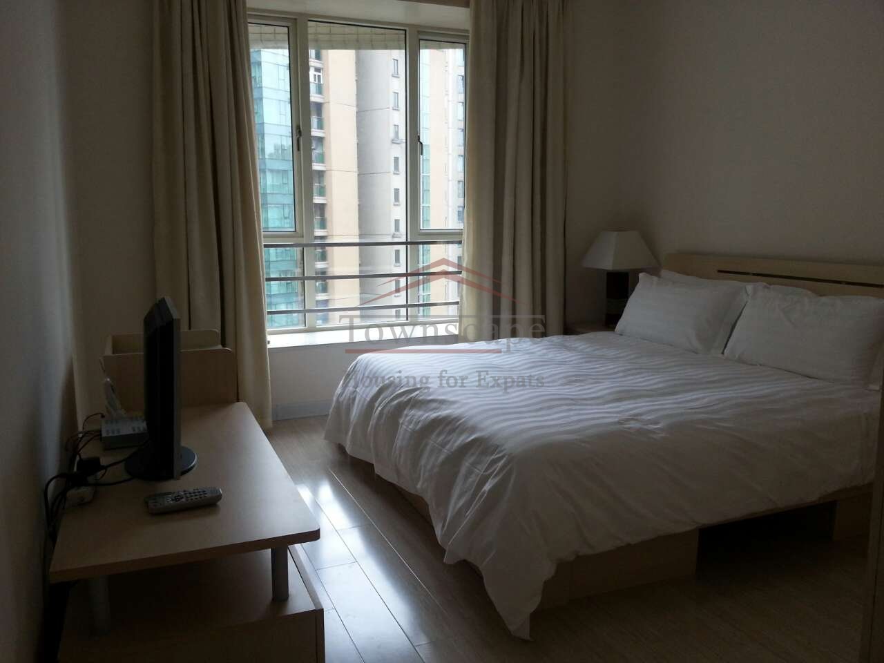 Shanghai apartment for rent Spotless 2 bedroom apartment at West Nanjing Road L2