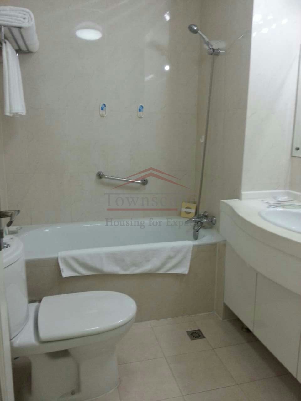 shanghai rentals Spotless 2 bedroom apartment at West Nanjing Road L2