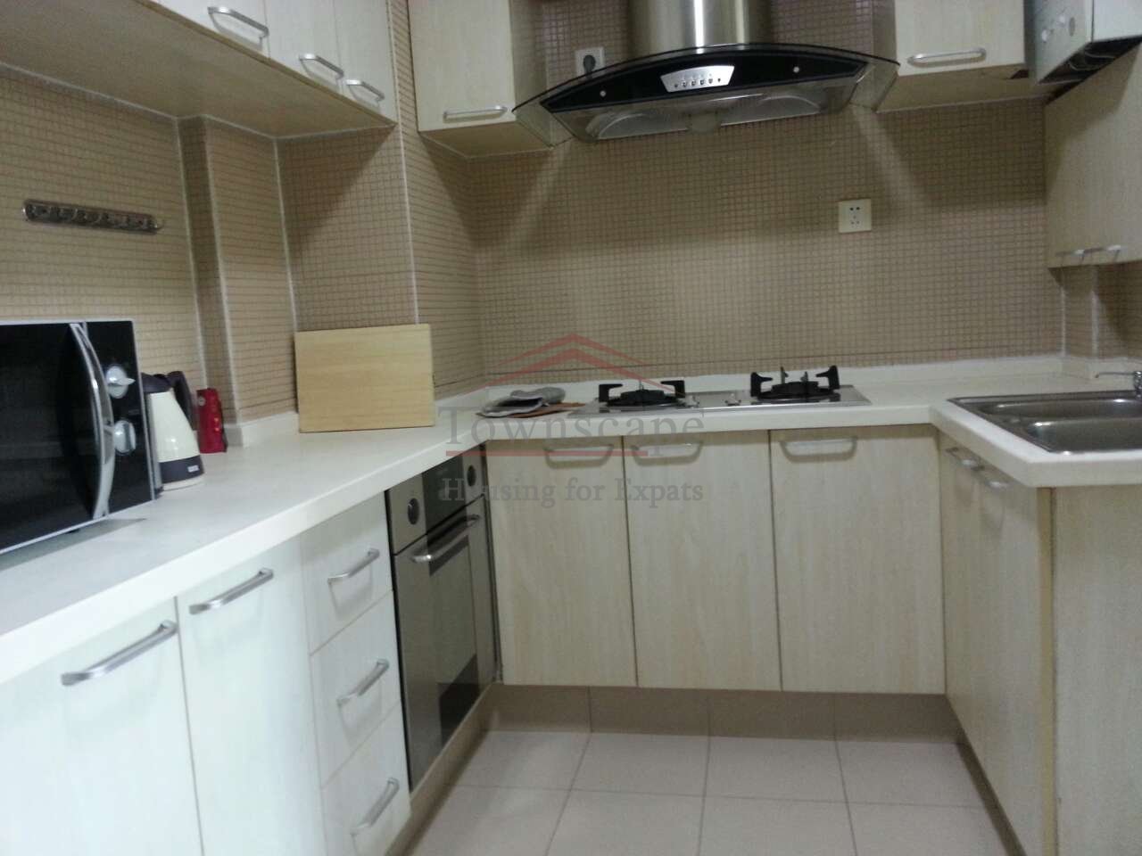 house rent shanghai Spotless 2 bedroom apartment at West Nanjing Road L2