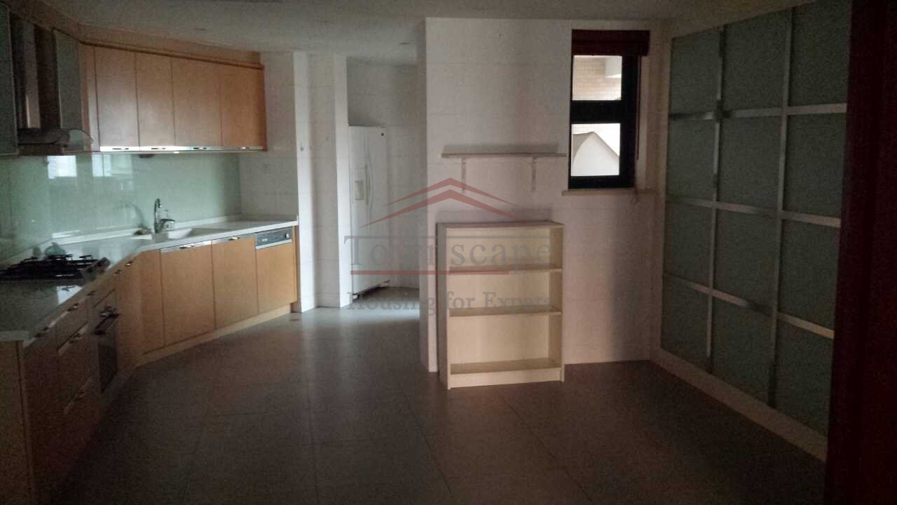 rent an apartment in Shanghai Excellent 3 Br Apt. in Yanlord Garden Pudong Lujiazui