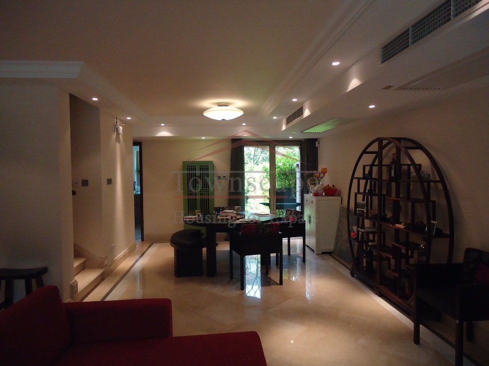 Shanghai villa 3 Br in Seasons Villas in Pudong Line 7 Huamu rd.