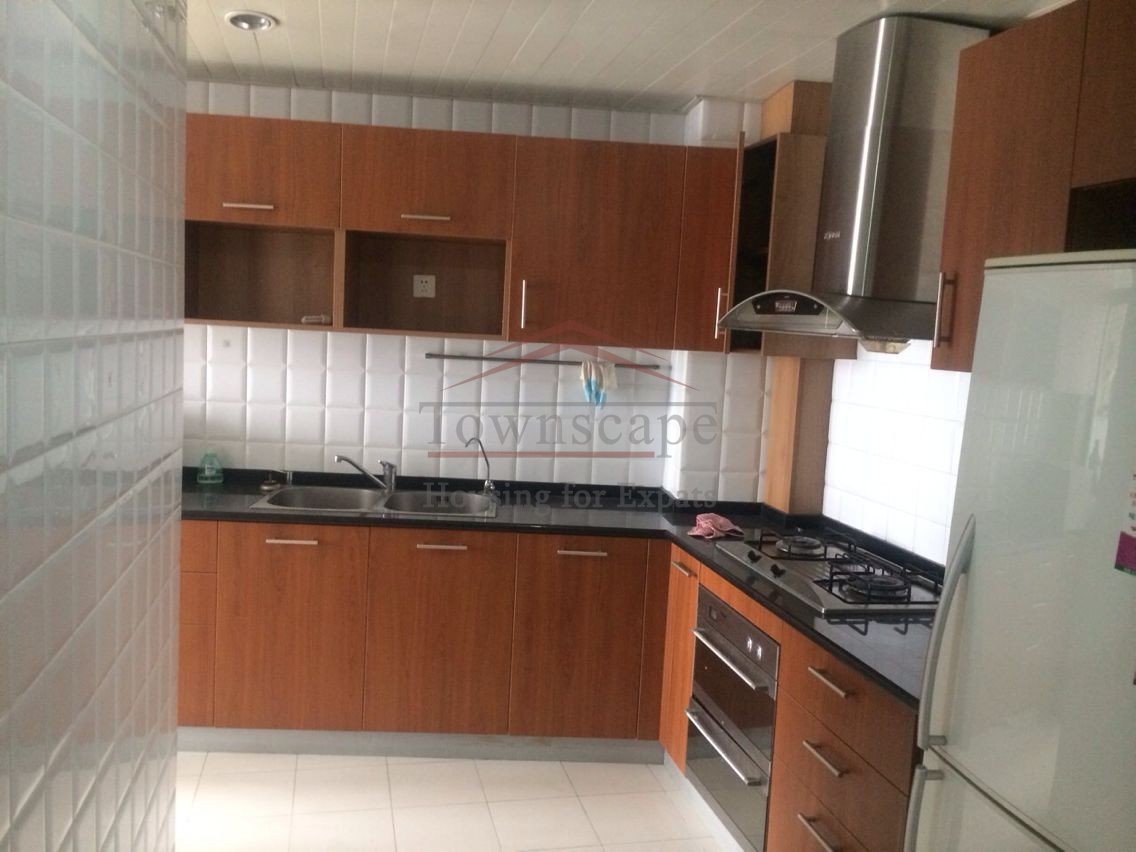 renting an apartment in Shanghai Modern clean 3 bed apt. L10 Yuyuan rd. Great Value