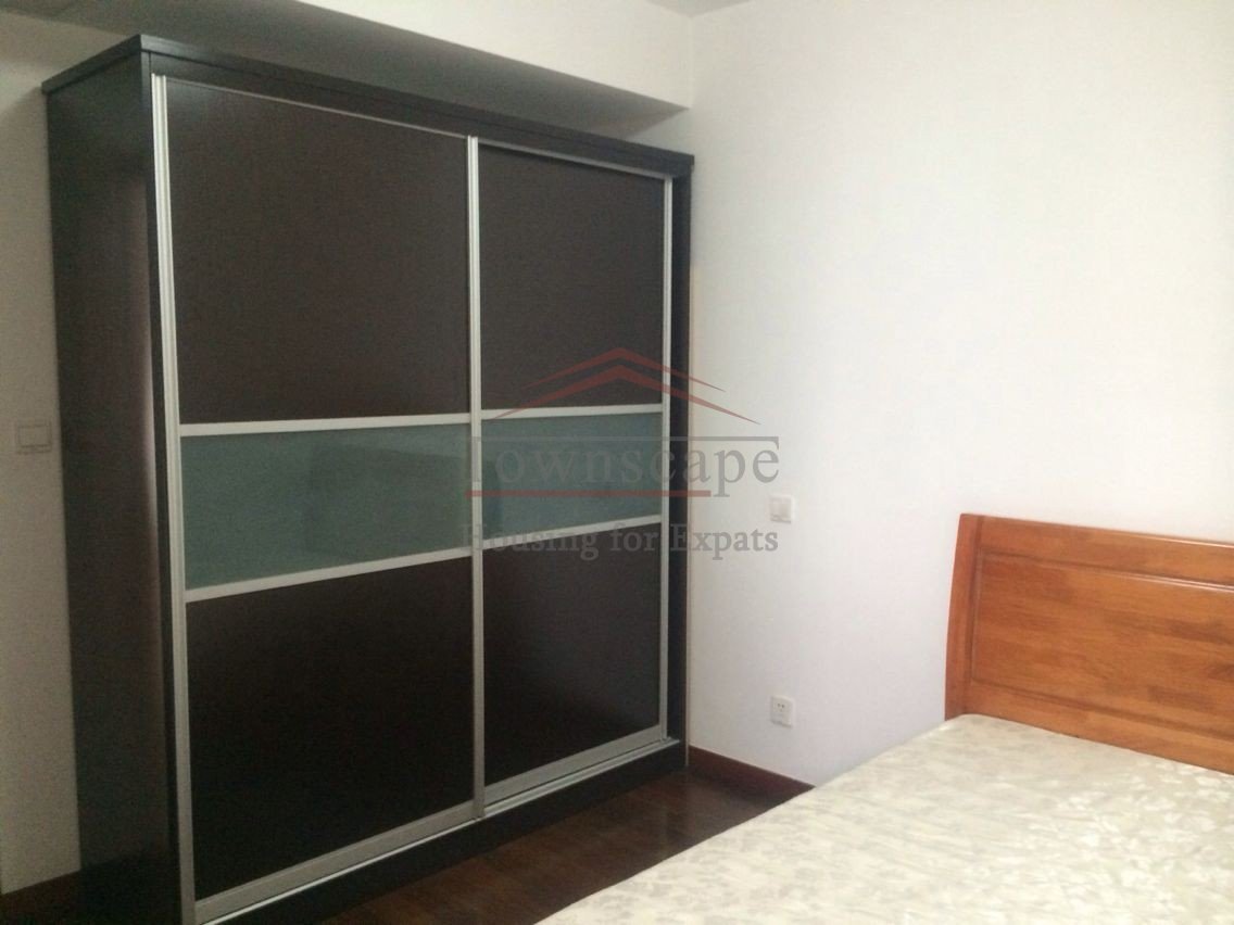 Shanghai house rental Modern clean 3 bed apt. L10 Yu Gardens Great Value