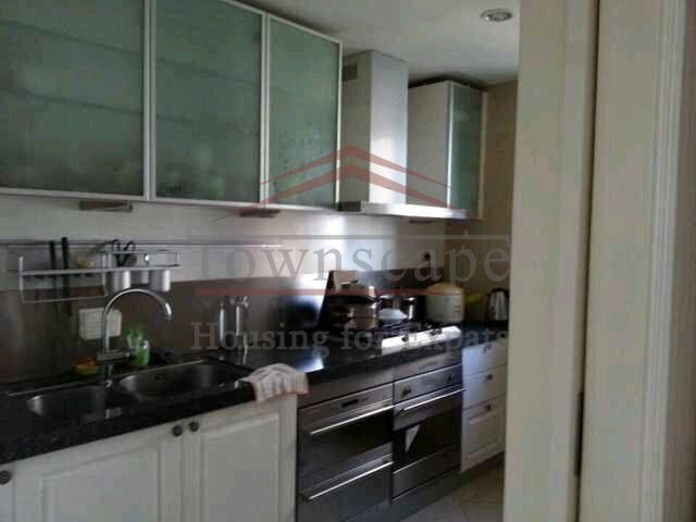 Expat housing Shanghai Excellent 3 BR Apartment in Jing An area Line 1/2/7