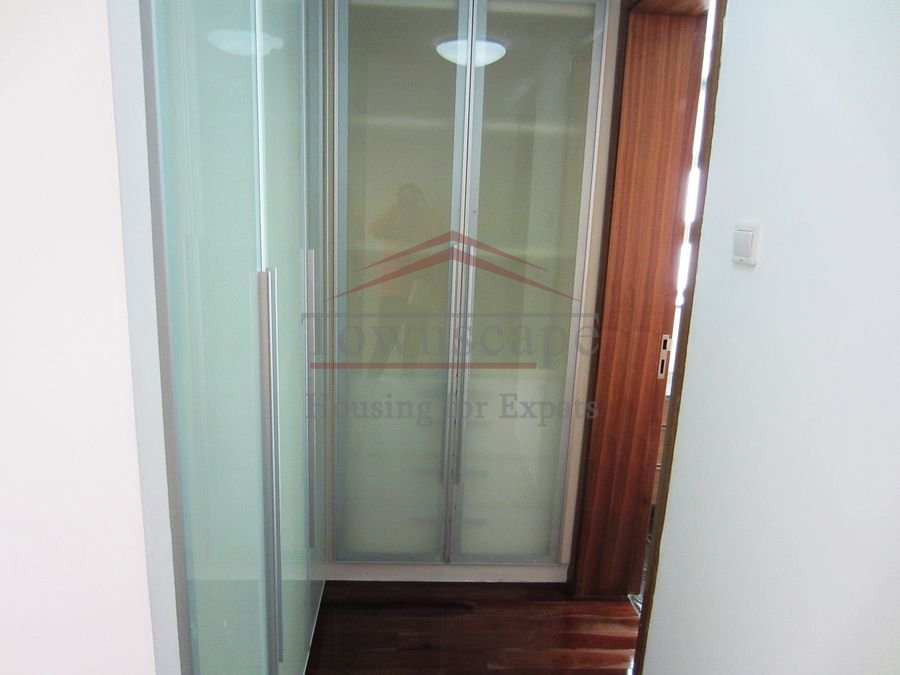 Shanghai apartment for rent Excellent 4 bedroom apartment in 1 Park Avenue Jing an