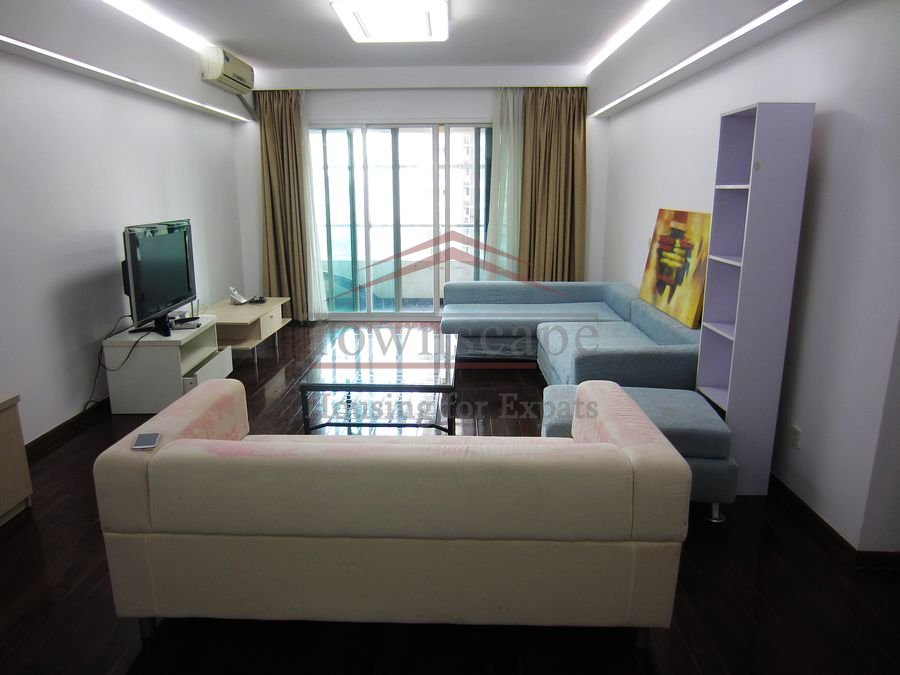 Real estate Shanghai Excellent 4 bedroom apartment in 1 Park Avenue Jing an