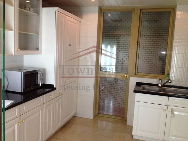 rent an apartment in Shanghai Great 2 Bedroom apartment w/ Pool & Gym line 10 Yuyuan garden