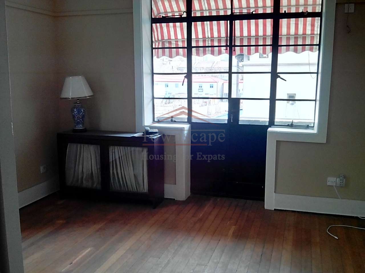 Apartment Shanghai Perfect 2 Bedroom Lane House in Central Shanghai South Shanxi rd L1&10