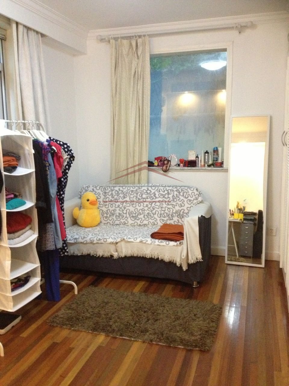Shanghai apartment Well Priced 2 Bedroom Lane House w/garden French Concession L1