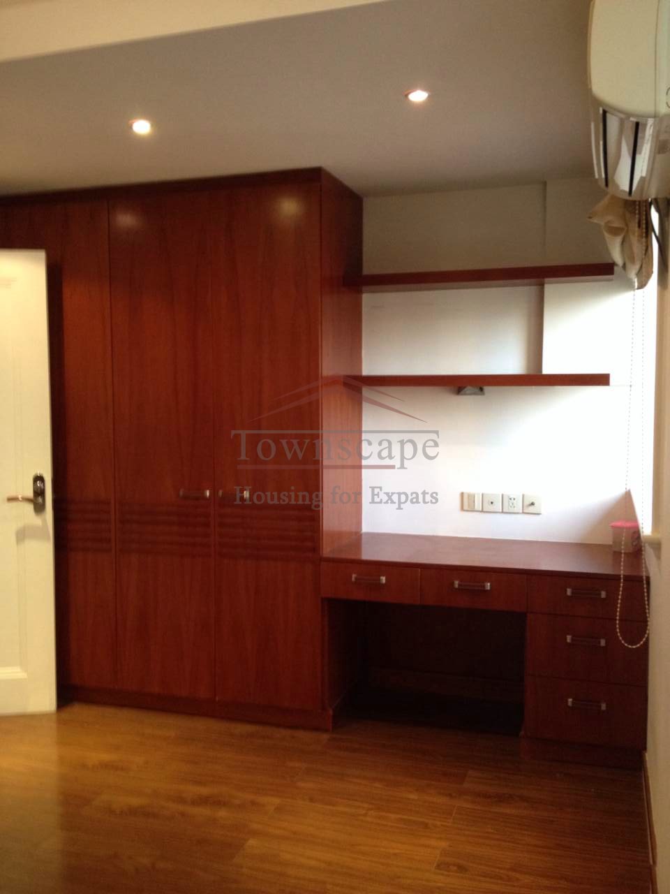 Rent in Shanghai Spacious 2 Bed Apartment in French Concession L9 Jiashan rd