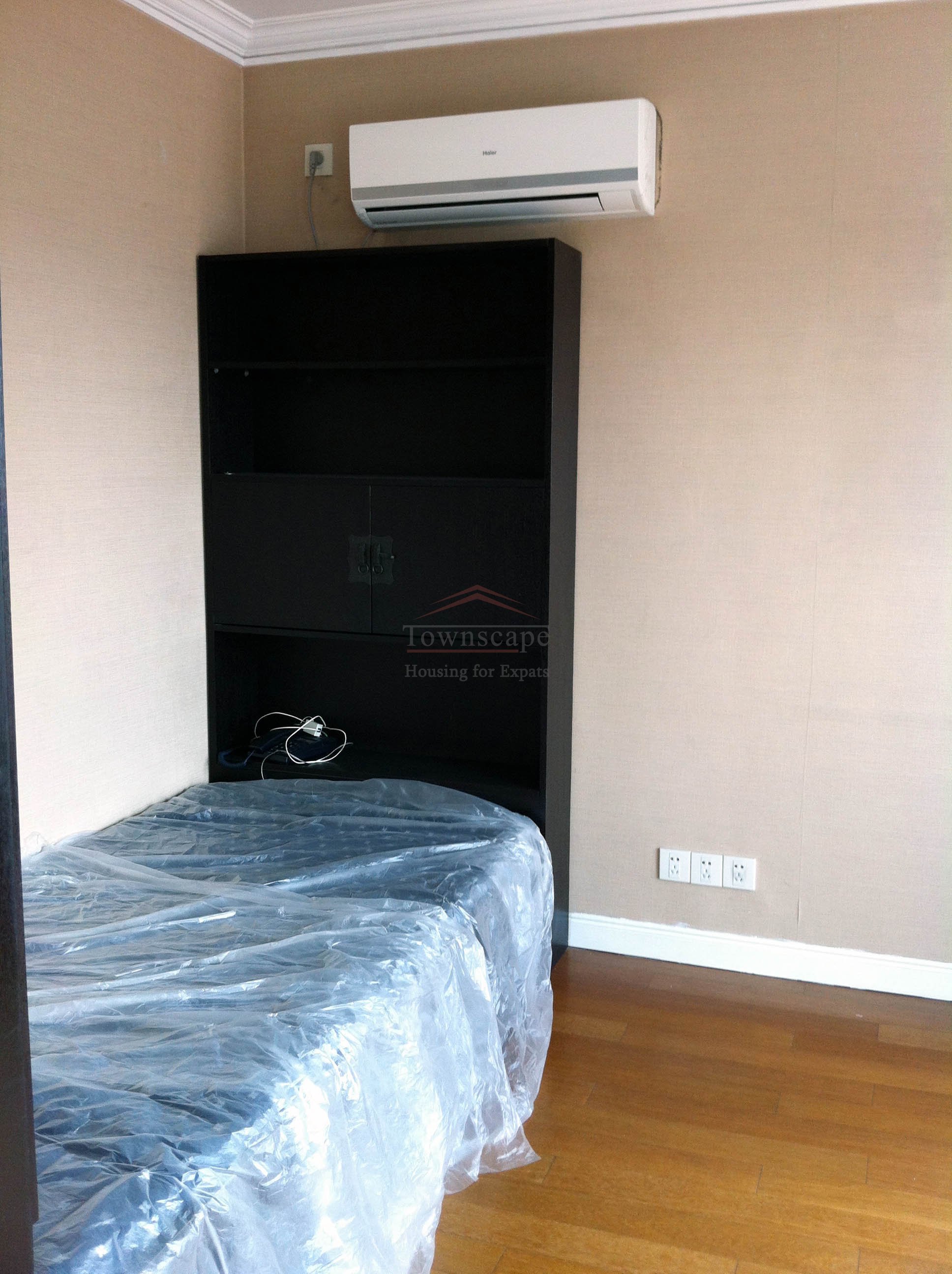 rent in shanghai Excellent 2 BR Apt. in Central Shanghai South Shanxi L1&10