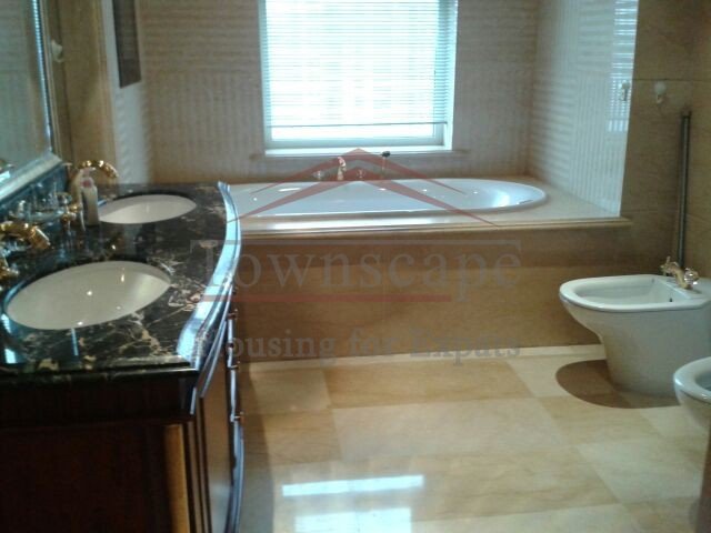 rent apartment in shanghai Huge Luxury 2 BR apartment Lujiazui w/ gym,pool,etc