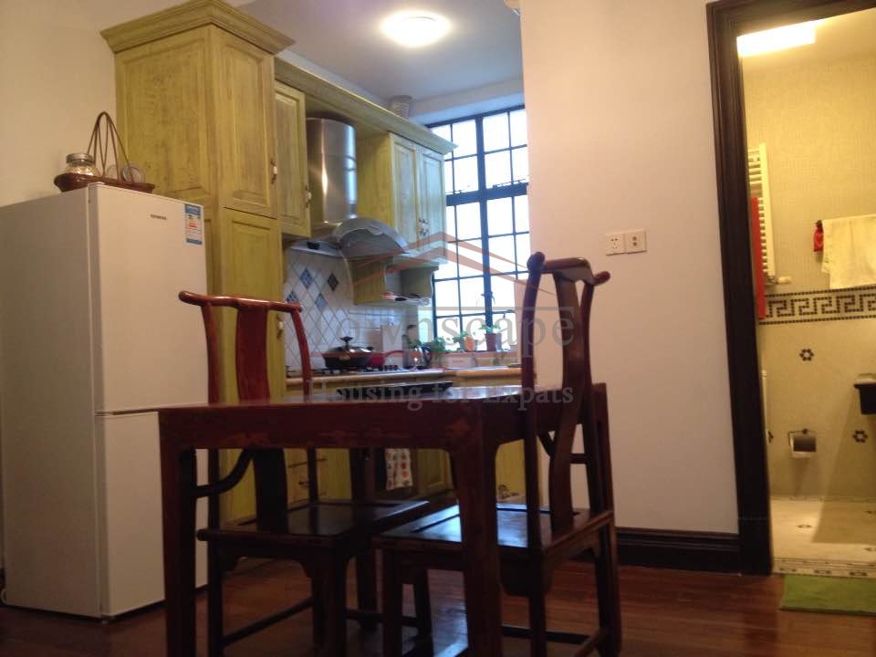  Excellent 2 Bed Old Apt. West Nanjing Road near Metro L 1/2/8