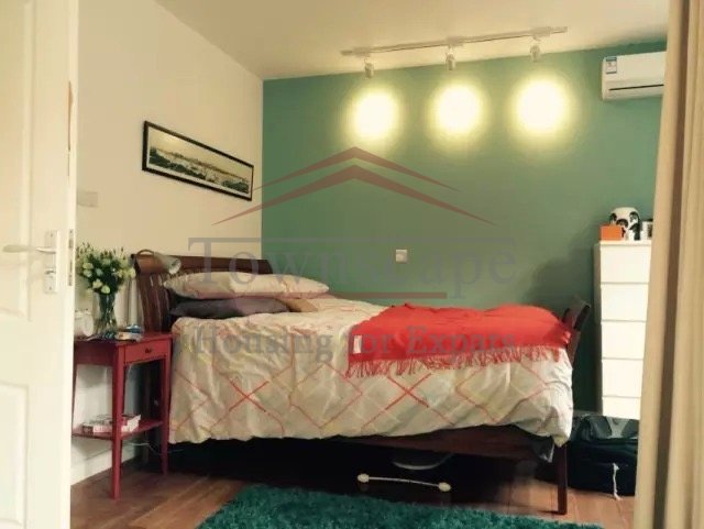 Shanghai apartment Beautiful heated 3BR lane house in French concession Line 1/9/10