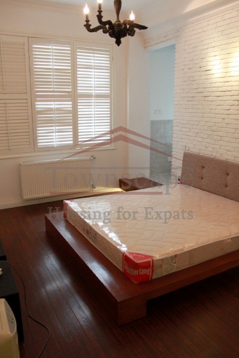 Sahnghai apartment Brilliant renovated 3 BR Apt with great terrace Changshu Rd 1&7