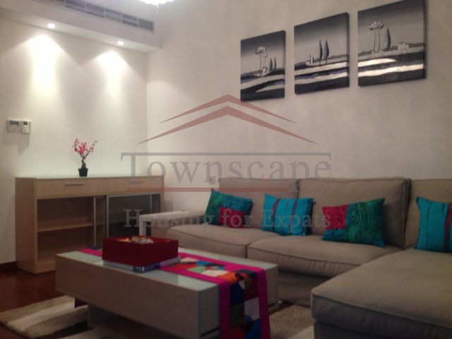  Fantastic 3 BR Apartment in Yanlord town Pudong L9