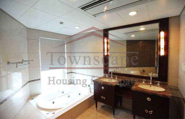Apartment Shanghai Luxury 3 BR Apartment near Lujiazui in Pudong