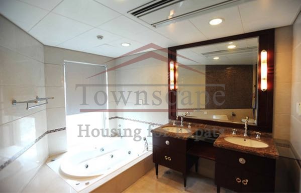 Apartment Shanghai Luxury 3 BR Apartment near Lujiazui in Pudong